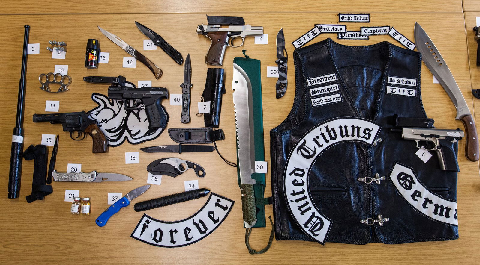 Der Chef der verbotenen Organisation United Tribuns darf nach seiner Freilassung seinen Wohnsitz nicht verlassen und bestimmte Personen nicht treffen. (Archivbild)