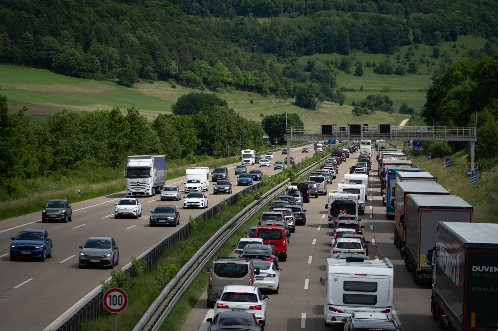 Wegen der Sommerferien: Es gibt Staugefahr in Baden-Württemberg. (Symbolbild)