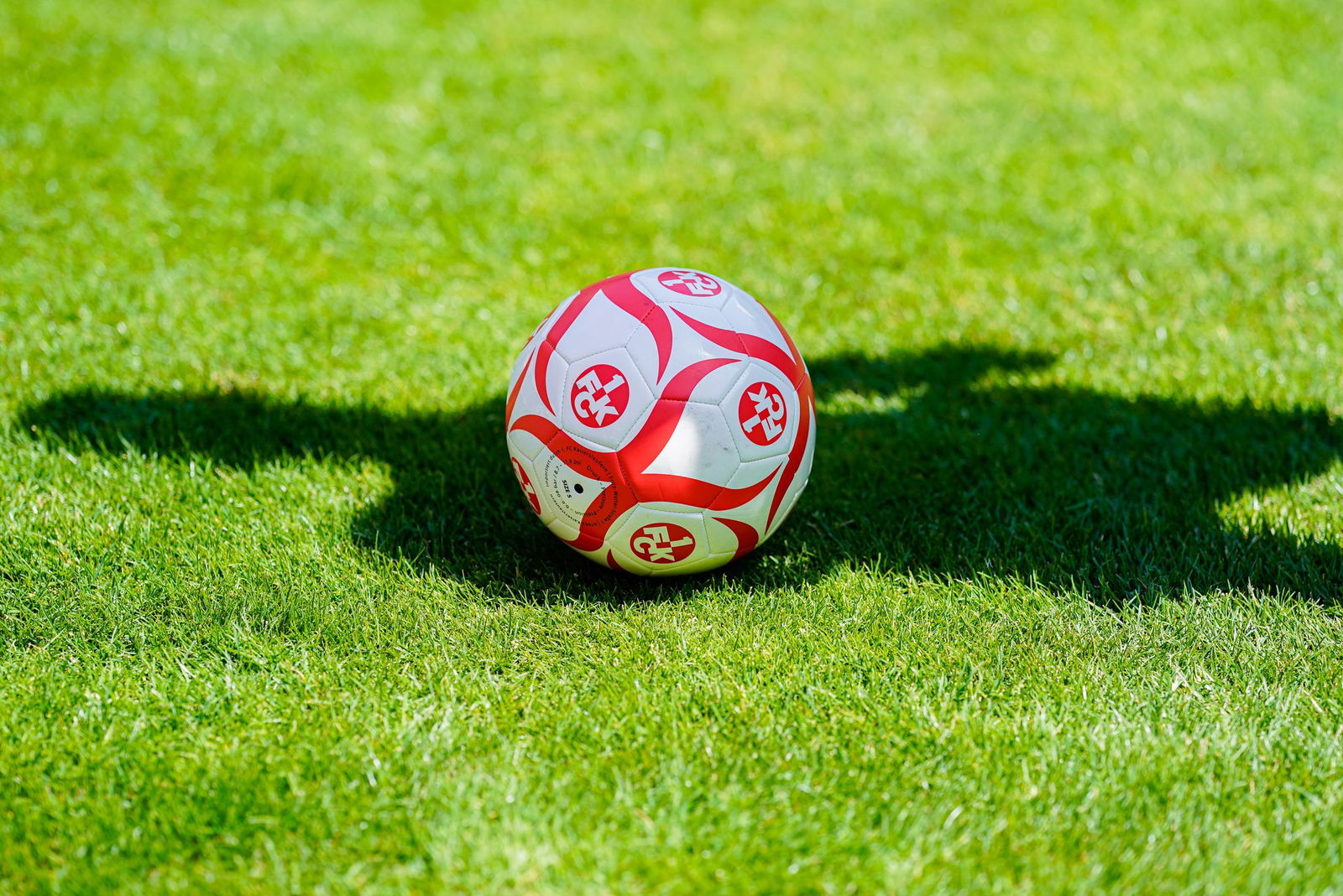 Der 1. FC Kaiserslautern hat den Südkoreaner Jisoo Kim verpflichtet.