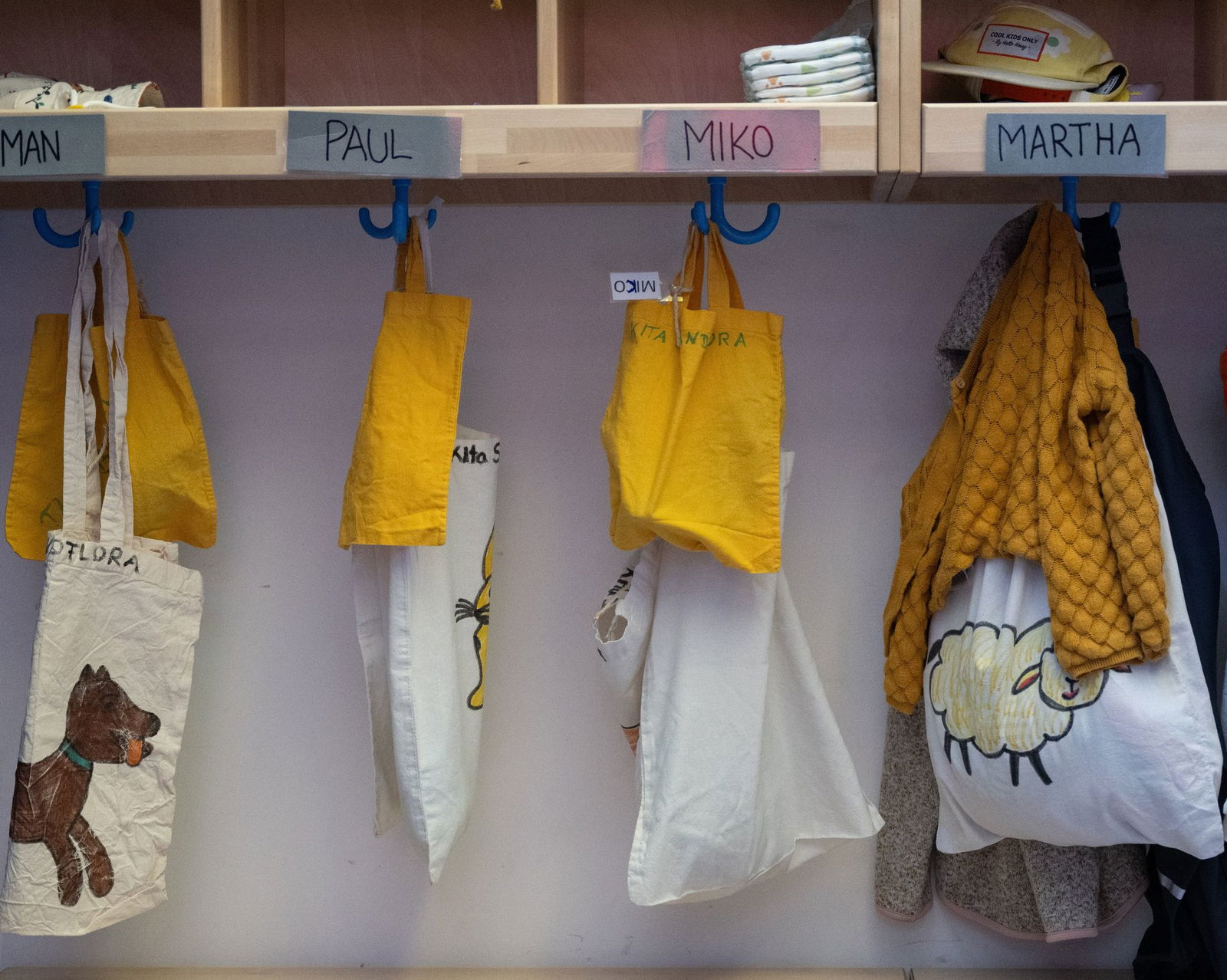 Kitas sind ein großer Posten im Haushalt der finanziell gebeutelten Kommunen. (Archivbild)