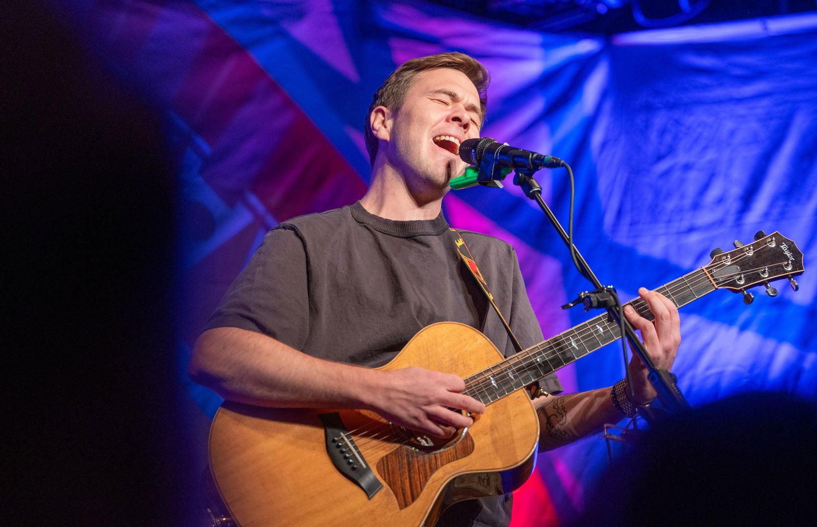 Oimara heißt eigentlich Beni Hafner, ist 33 Jahre alt und landete mit «Wackelkontakt» dieses Frühjahr einen Überraschungserfolg. (Archivbild)