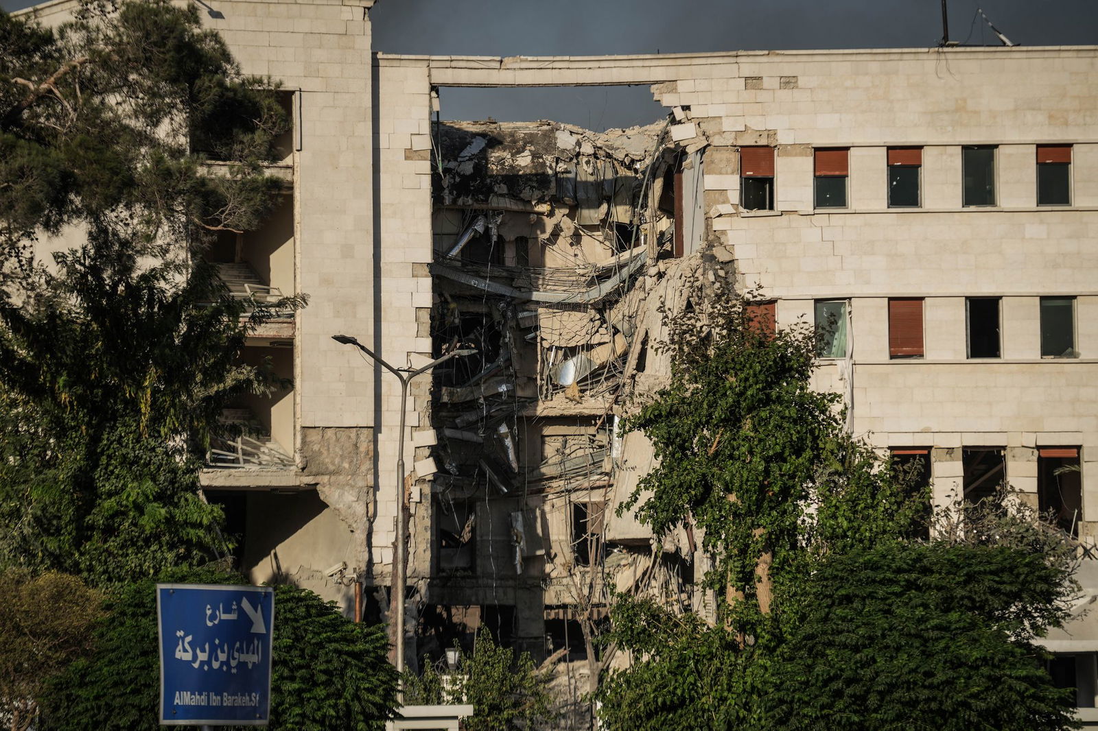 Laut Aktivisten ziehen syrische Regierungstruppen im Süden ab.  