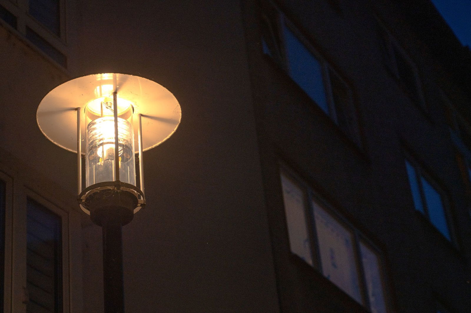 Auch mit der Umstellung der Straßenbeleuchtung auf LED-Technik kann Geld gespart werden. (Archivfoto)