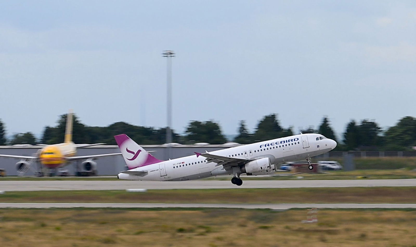 Eine jesidische Familie aus Brandenburg ist abgeschoben worden, obwohl sie erfolgreich gegen die Ablehnung des Asylbescheids geklagt hatte (Archivbild).