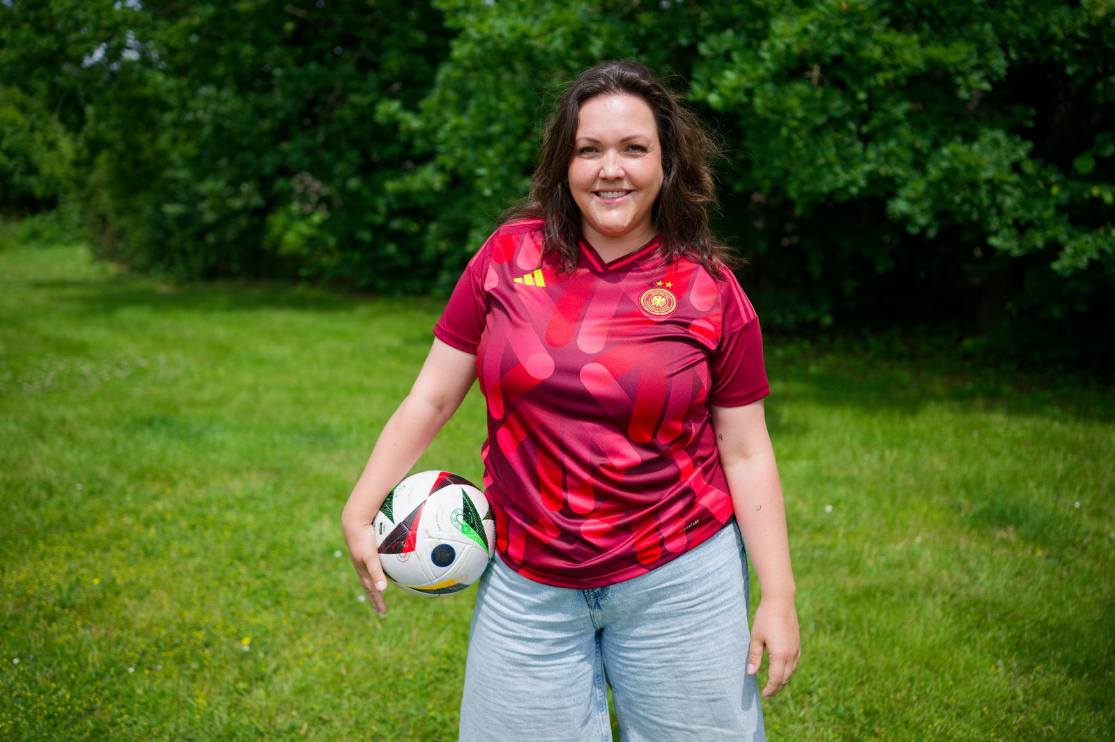 Serien-Star Sarah Victoria Schalow («Alles was zählt») attestiert männlichen Profi-Kickern Schauspiel-Talent. 