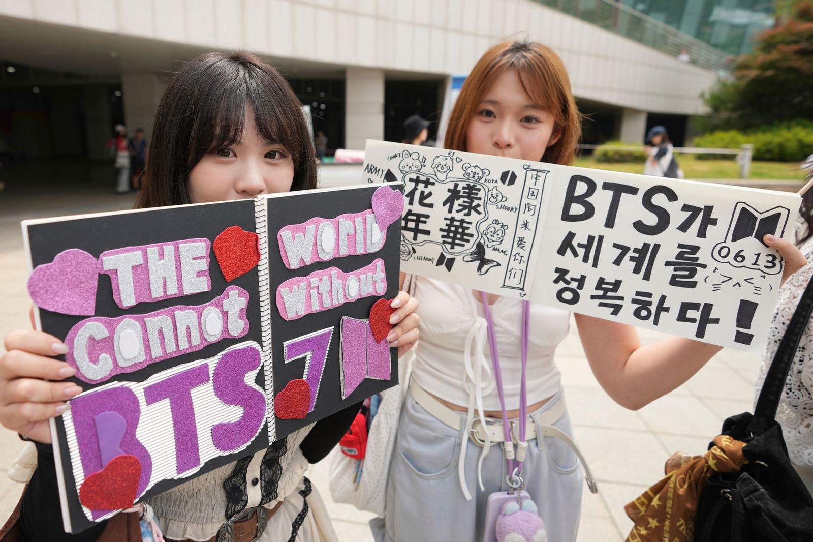 Fans feiern den Jahrestag der Band beim jährlichen BTS Festa. (Archivbild)