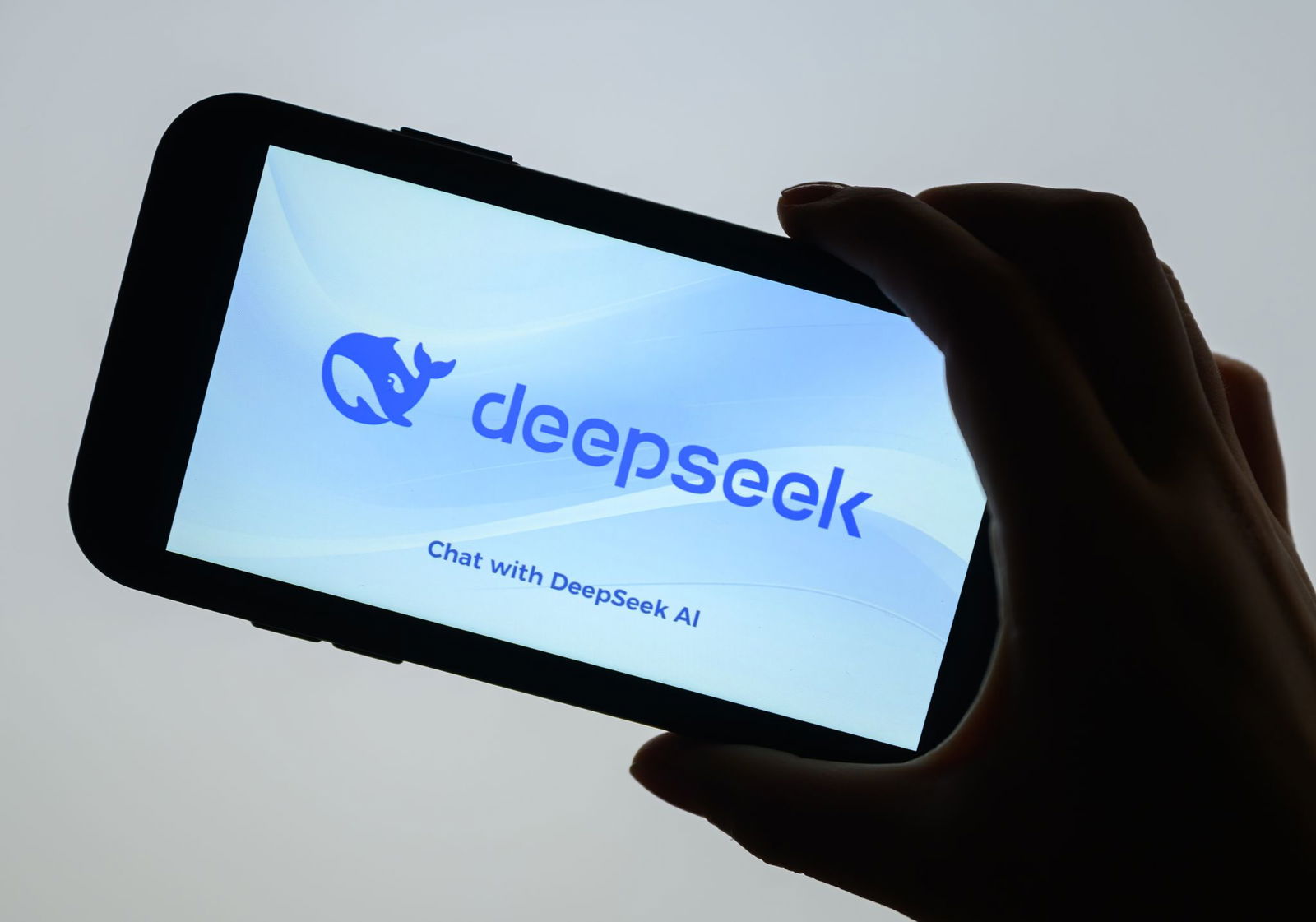 Das Logo des chinesischen KI-Chatbot Deepseek ist auf einem Smartphone zu sehen.