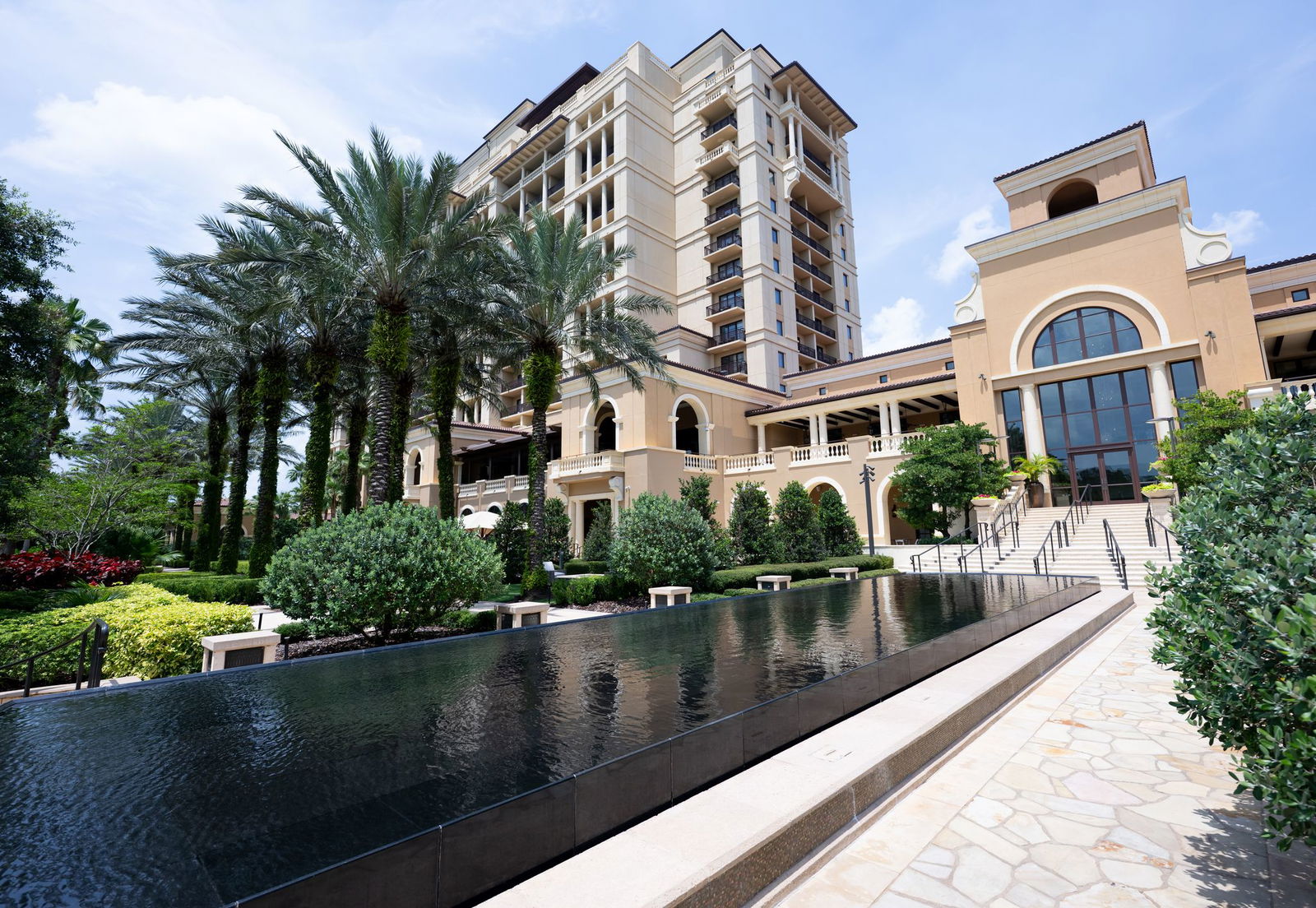 Ein Basiscamp als Wohlfühloase ist wertvoll: Der FC Bayern hatte so ein Teamhotel in Orlando, quasi mitten in Disneyland.