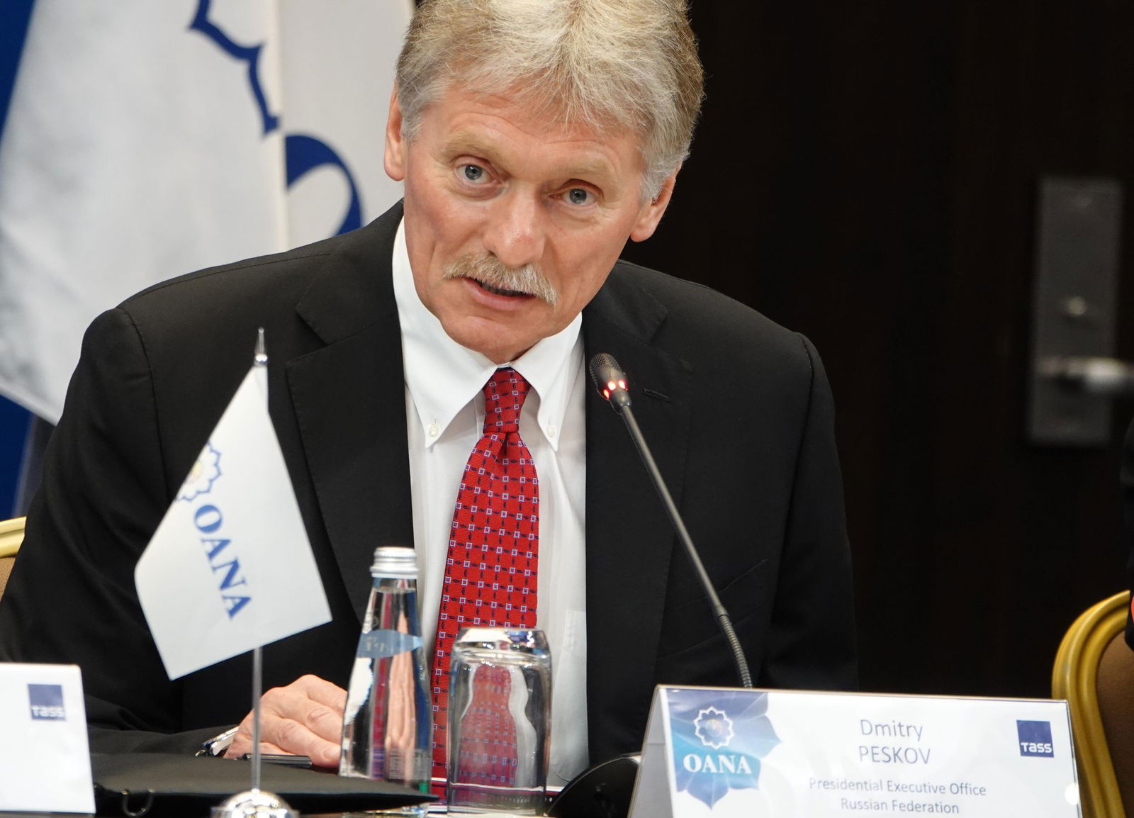 Kremlsprecher Dmitri Peskow sieht Russland nicht in der Verantwortung für die langsamen Verhandlungen. (Archivbild)