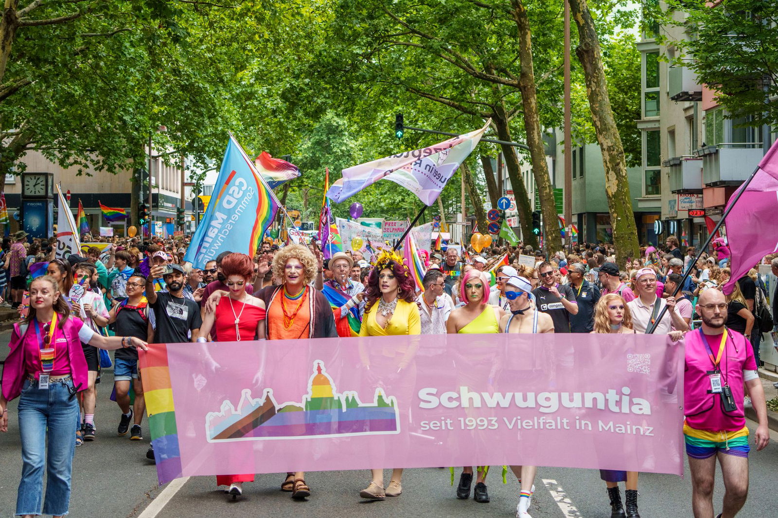Tausende haben in Mainz für die Rechte queerer Menschen demonstriert. 