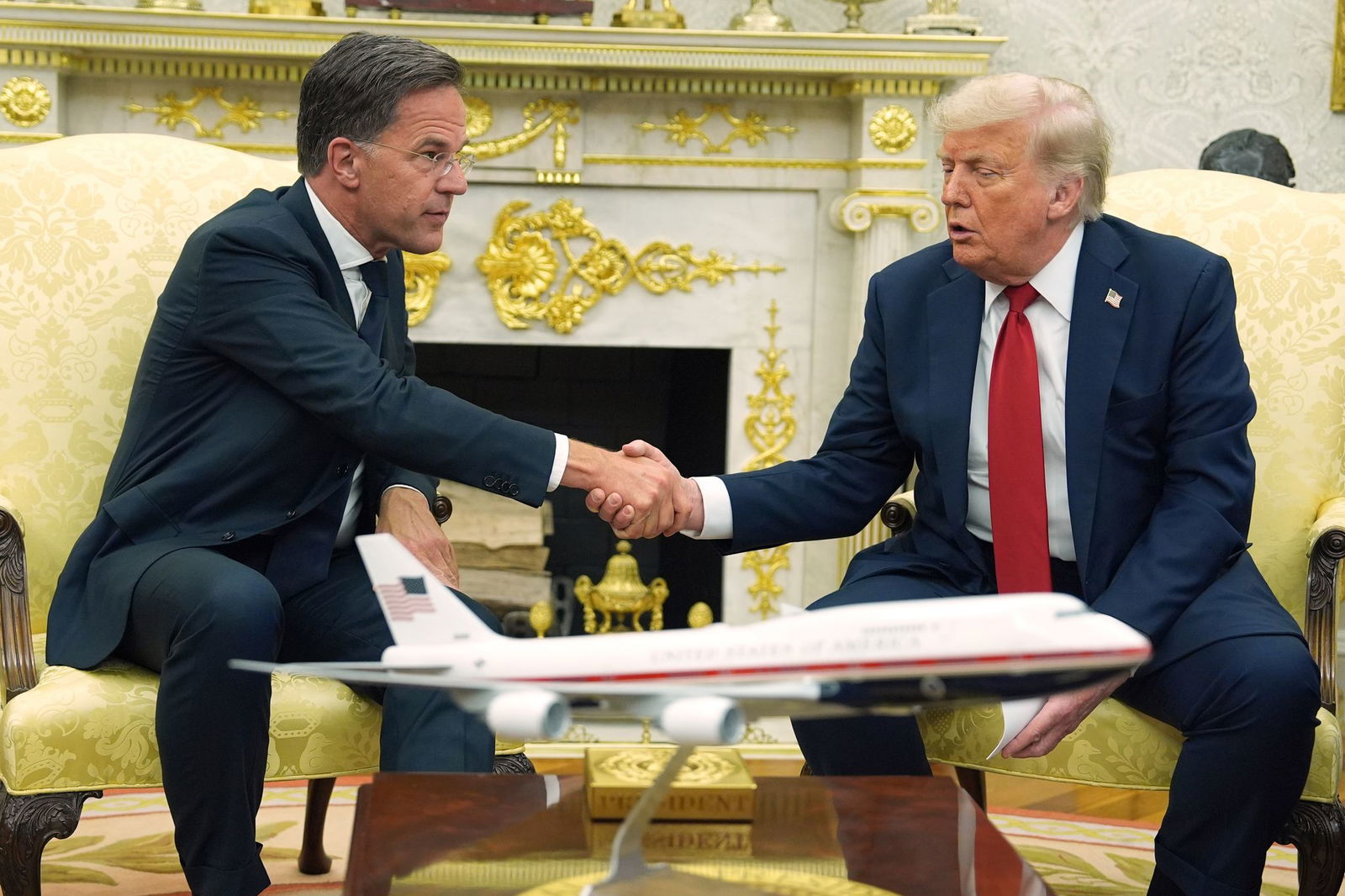 USA und Nato sprechen über Waffendeal.