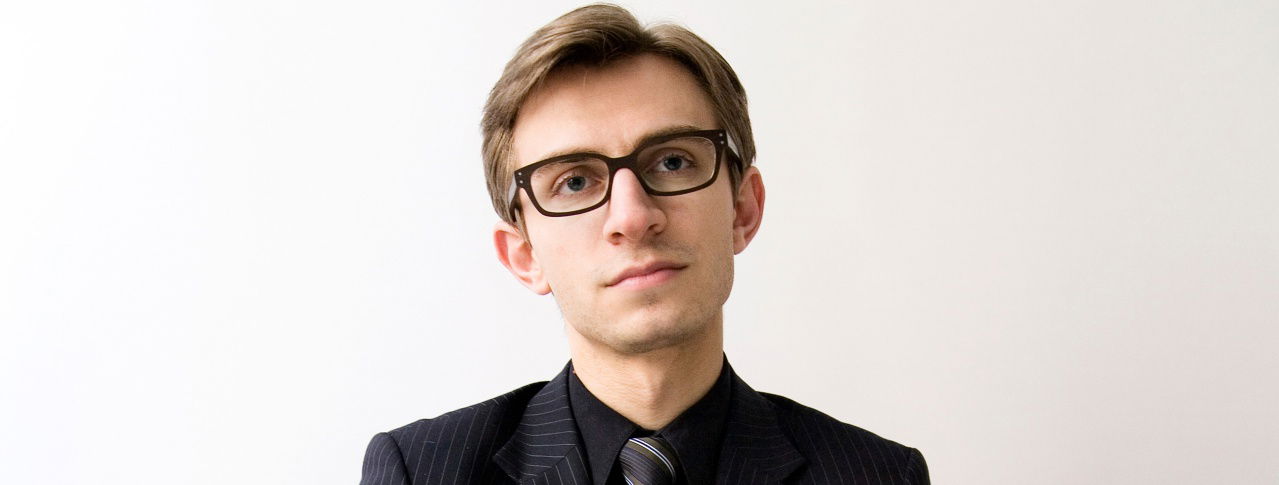 mann mit brille, kritisch