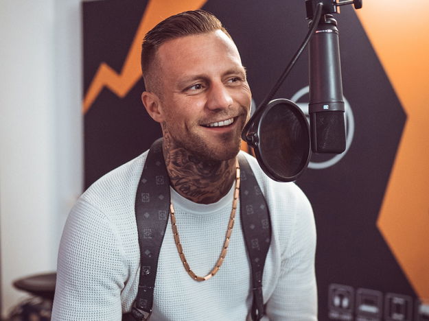 Ki Rapper Chicago KI-Skandal um Kontra K: Rapper will kein Geld von Fans | bigFM