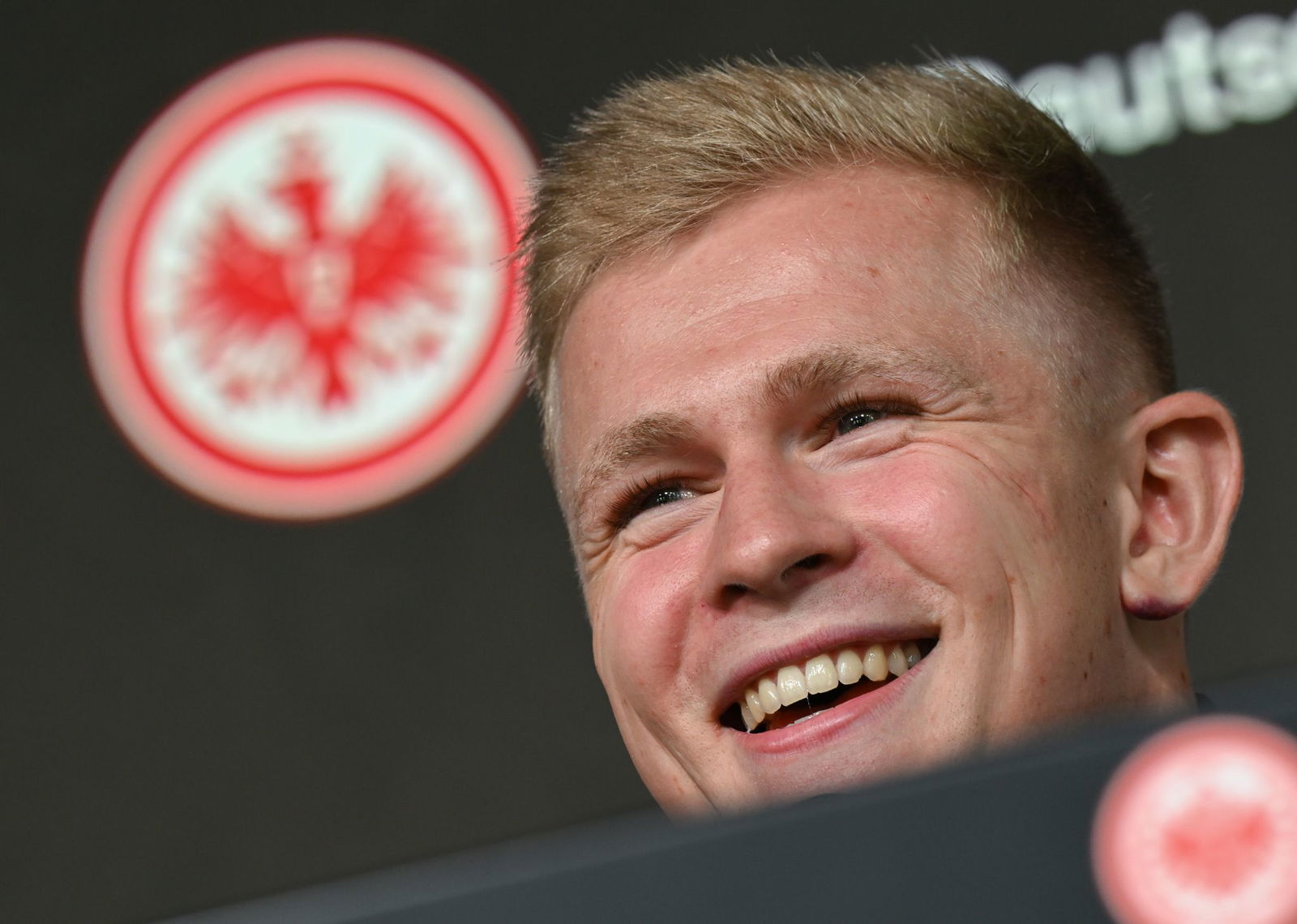 Jonathan Burkardt spricht.