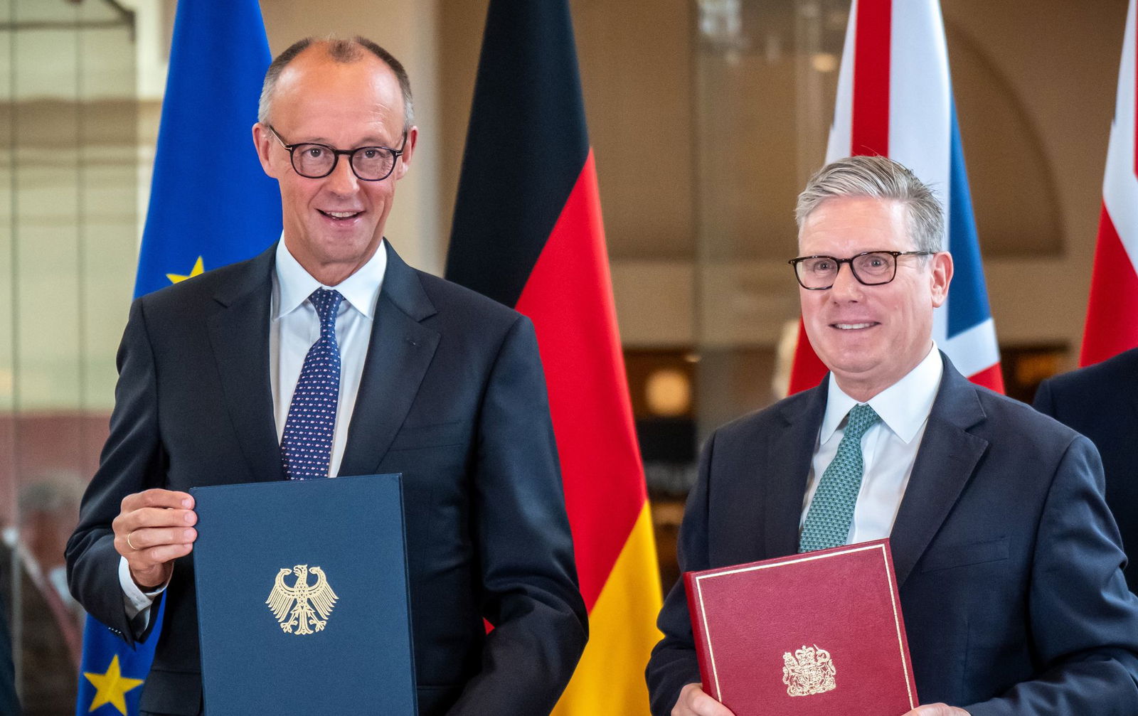 Friedrich Merz und Keir Starmer haben einen neuen Freundschaftsvertrag für Deutschland und Großbritannien unterzeichnet.