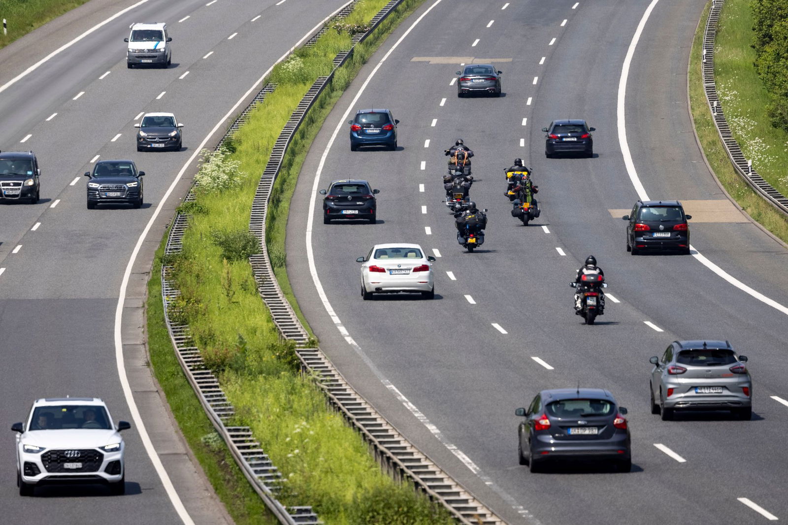 In Rheinland-Pfalz und dem Saarland gibt es mit Beginn der Schulferien nicht außergewöhnlich viel Verkehr auf den Straßen. (Symbolbild)