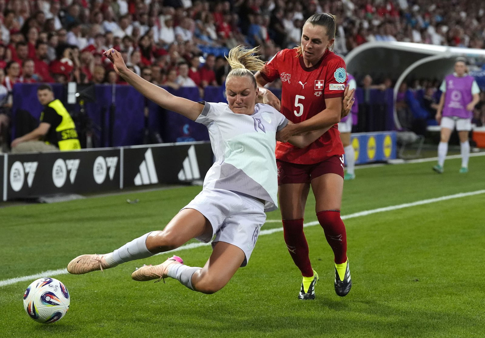 In Basel sehen die Fans ein umkämpftes Duell.