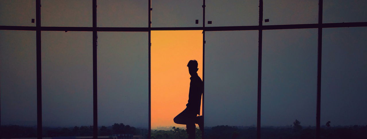 silouette lehnen türrahmen