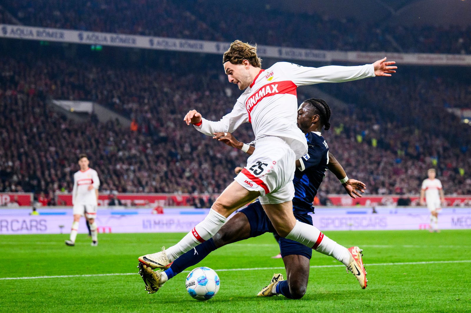 Jacob Bruun Larsen (l) wechselt zum FC Burnley.