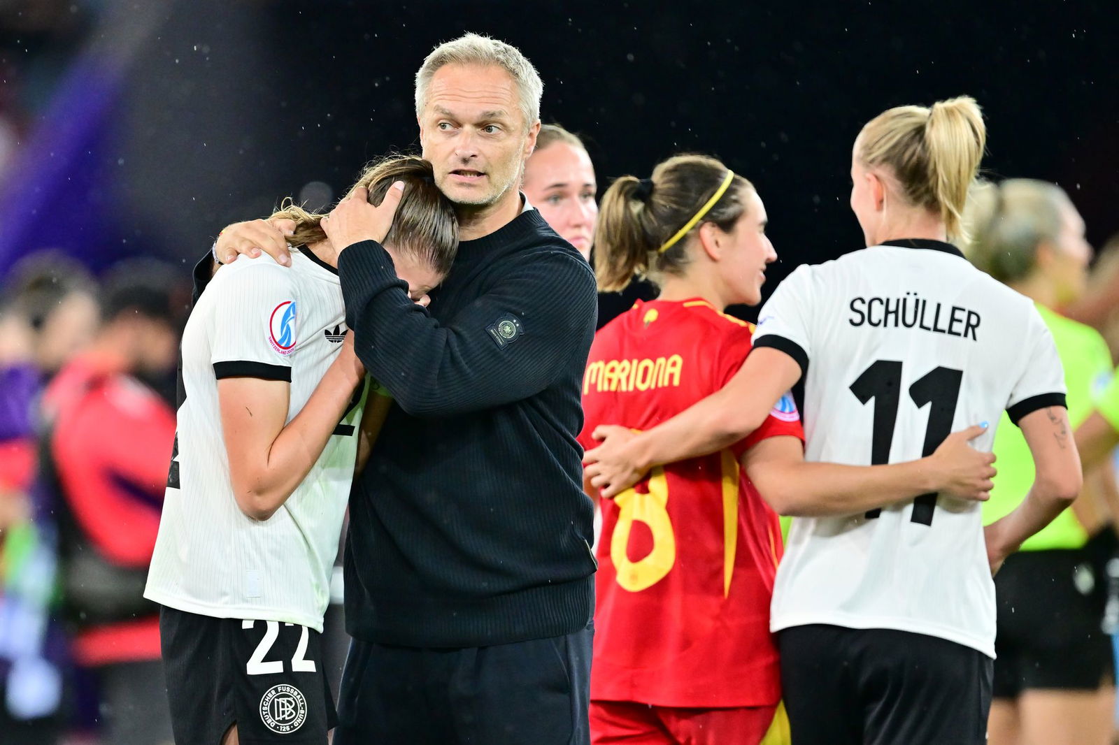 Trost für seine Spielerinnen: Bundestrainer Christian Wück.