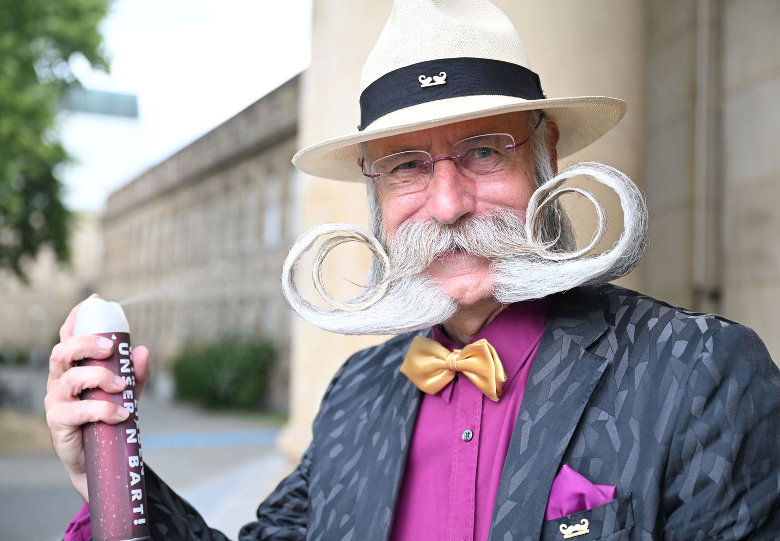 30 Minuten am Tag investiert der 68-Jährige in sein Bart-Styling.