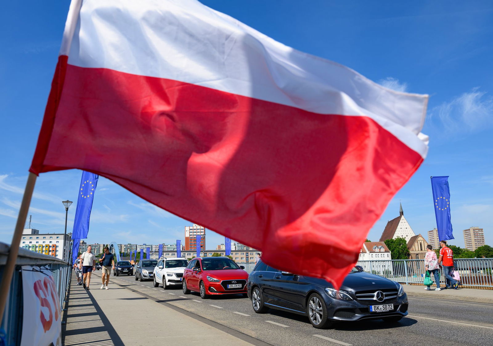 Polen startet am Montag mit Grenzkontrollen nach Deutschland. Die Kontrollen auf deutscher Seite führen bereits zu Staus.