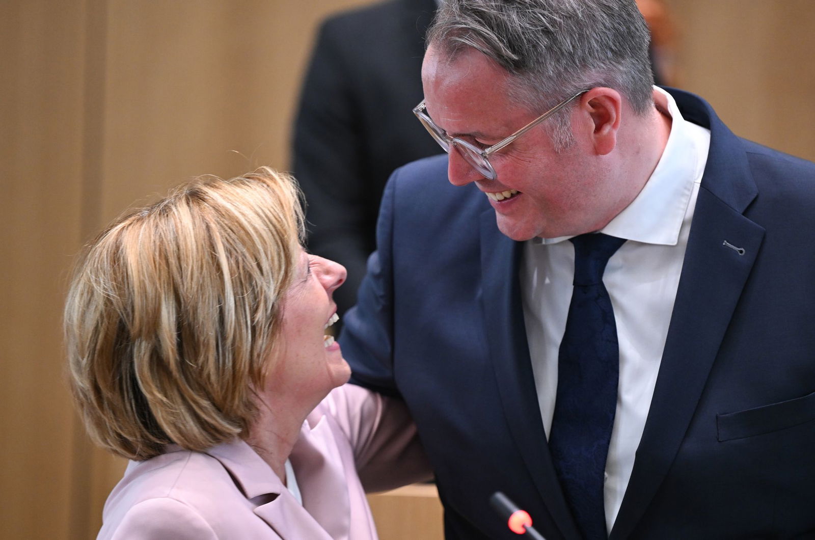 Ministerpräsident Alexander Schweitzer ist in Rheinland-Pfalz noch nicht so bekannt wie seine Vorgängerin Malu Dreyer (beide SPD). (Archivbild)