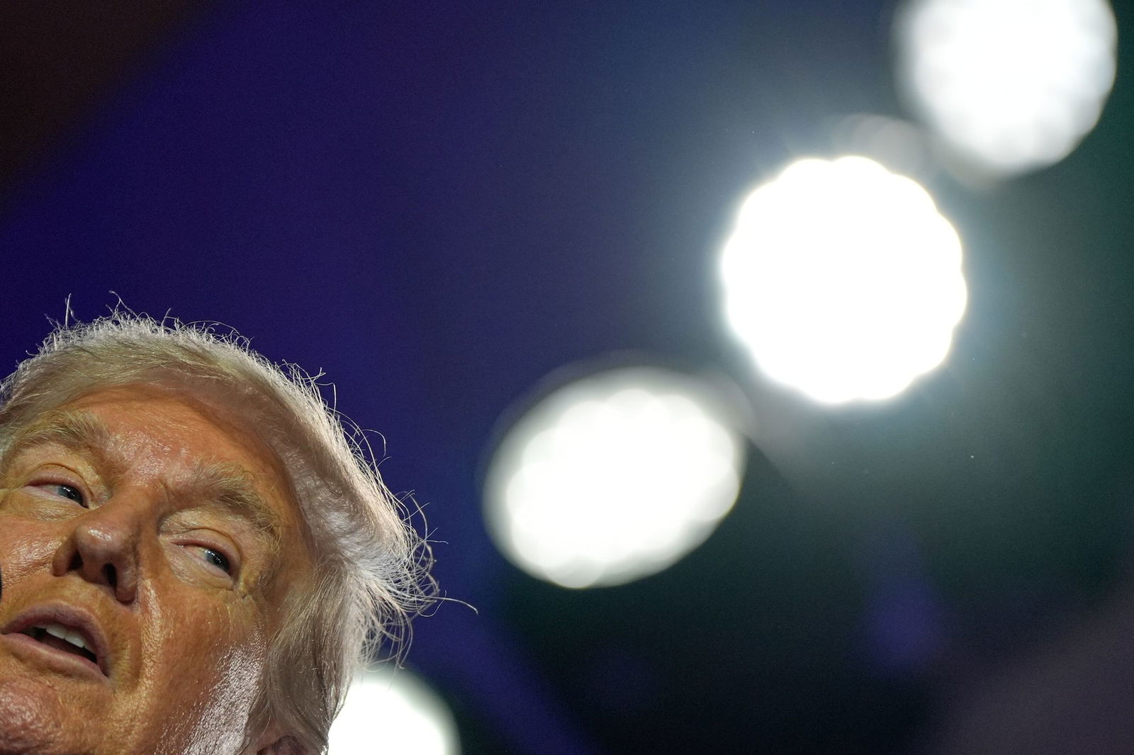 Trumps ist laut Medienberichten informiert worden, dass sein Name in den Epstein-Akten auftaucht. Der Kontext ist unklar. 