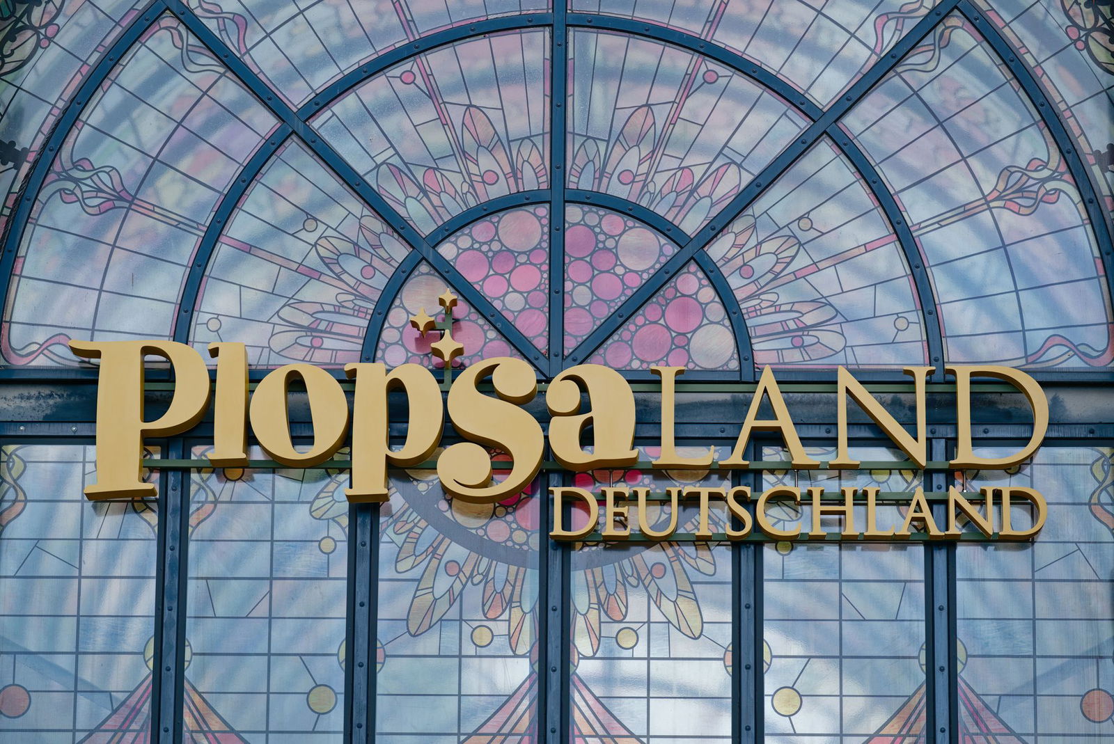 Auch ein Ausflug in einen Freizeitpark geht im eigenen Bundesland. (Archivbild)