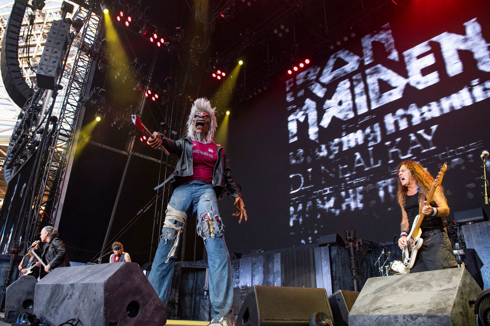 In ihrer Heimatstadt London gaben Iron Maiden ein gefeiertes Konzert vor 75.000 Fans. Maskottchen Eddie ist immer dabei.