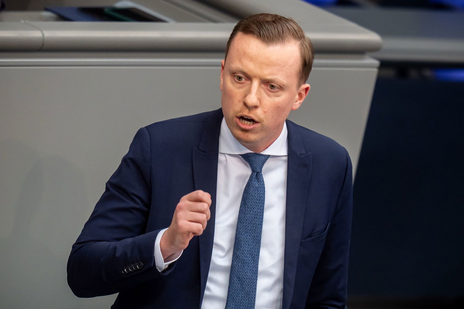 Der SPD-Außenpolitiker Ahmetovic nimmt in der Debatte über eine Anerkennung Palästinas eine andere Position ein als die Bundesregierung.