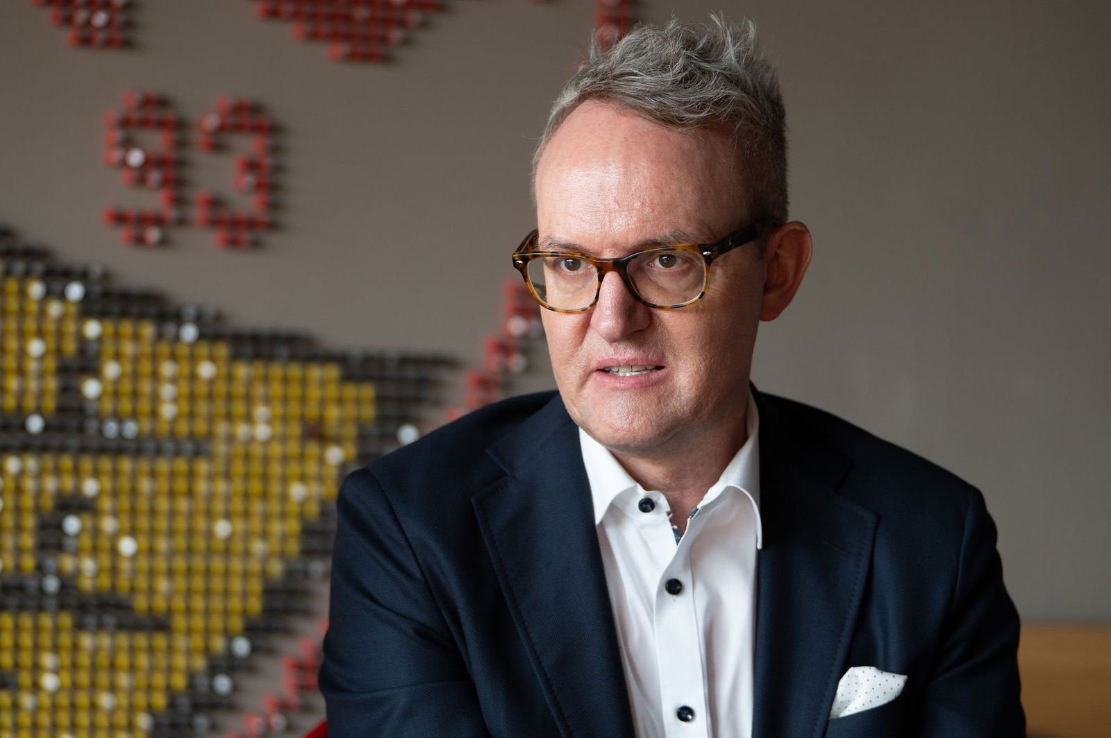 VfB-Sportvorstand Alexander Wehrle sagt, er gehe davon aus, dass Nick Woltemade in der kommenden Saison weiter für die Stuttgarter spiele.