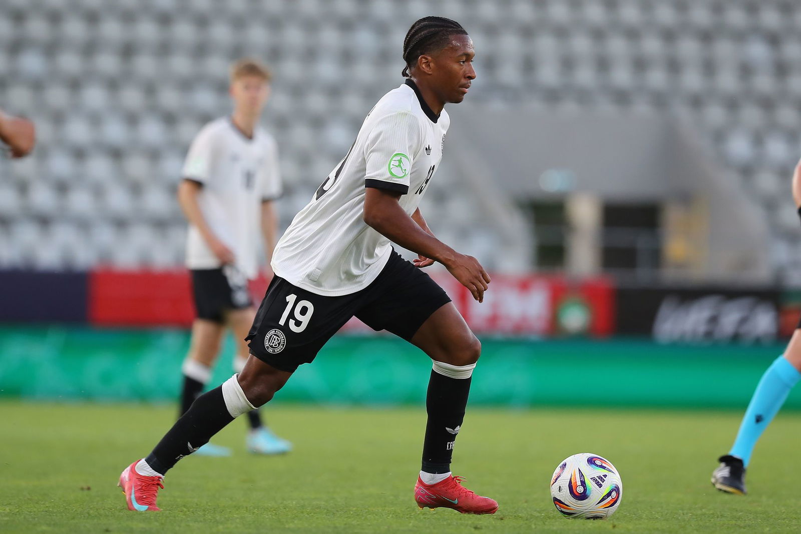 Jarzinho Malanga wechselt vom VfB Stuttgart zur SV Elversberg.