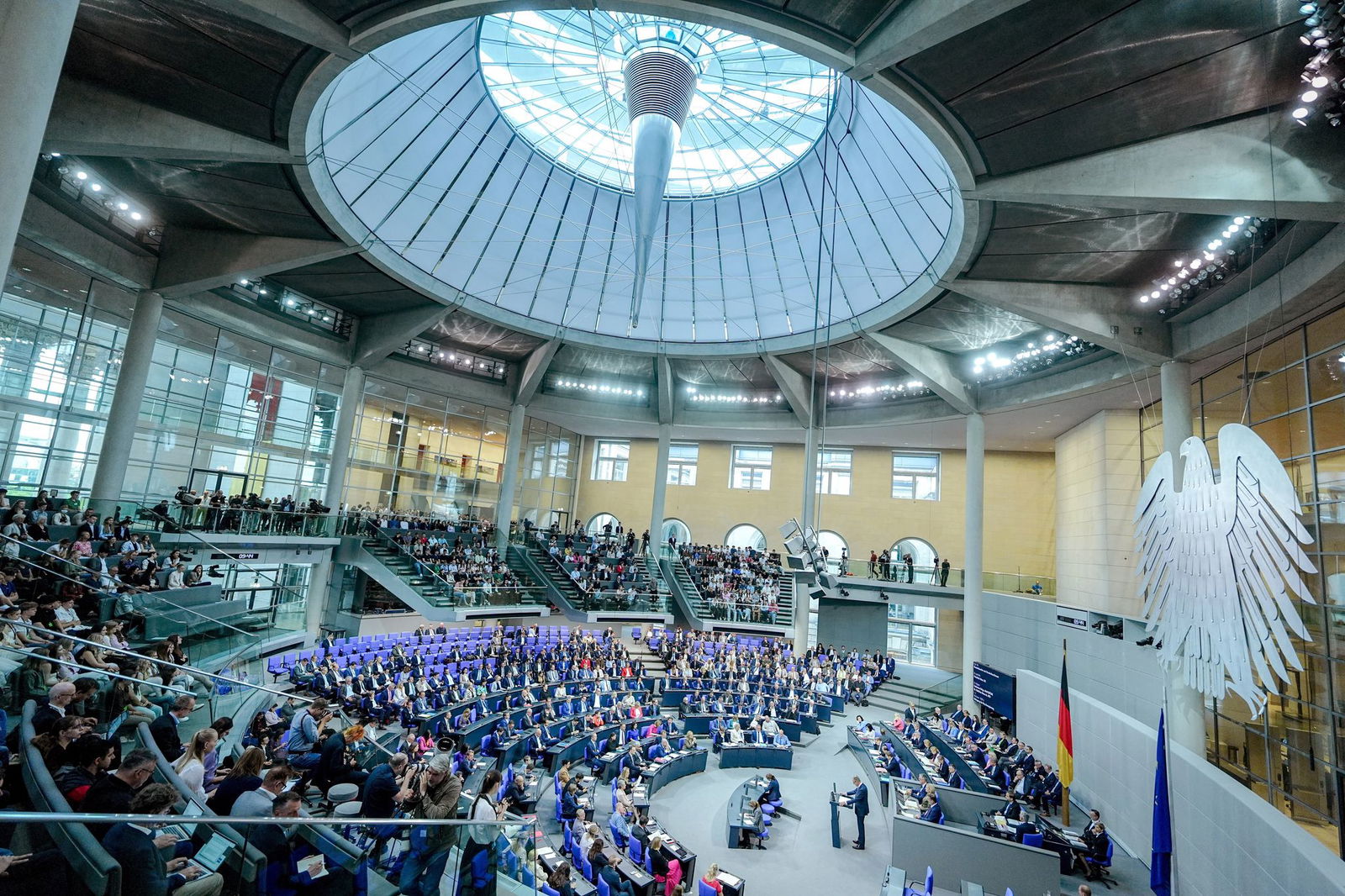 Auch Menschen aus Wahlkreisen ohne einen Abgeordneten sollen den Bundestag mit bezuschussten Informationsreisen besuchen können. Das hat der Ältestenrat beschlossen.
