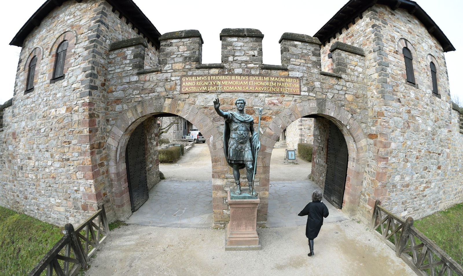 In der Römerzeit war die Saalburg ein Kastell, das zur Überwachung des Limes diente. (Archivbild)