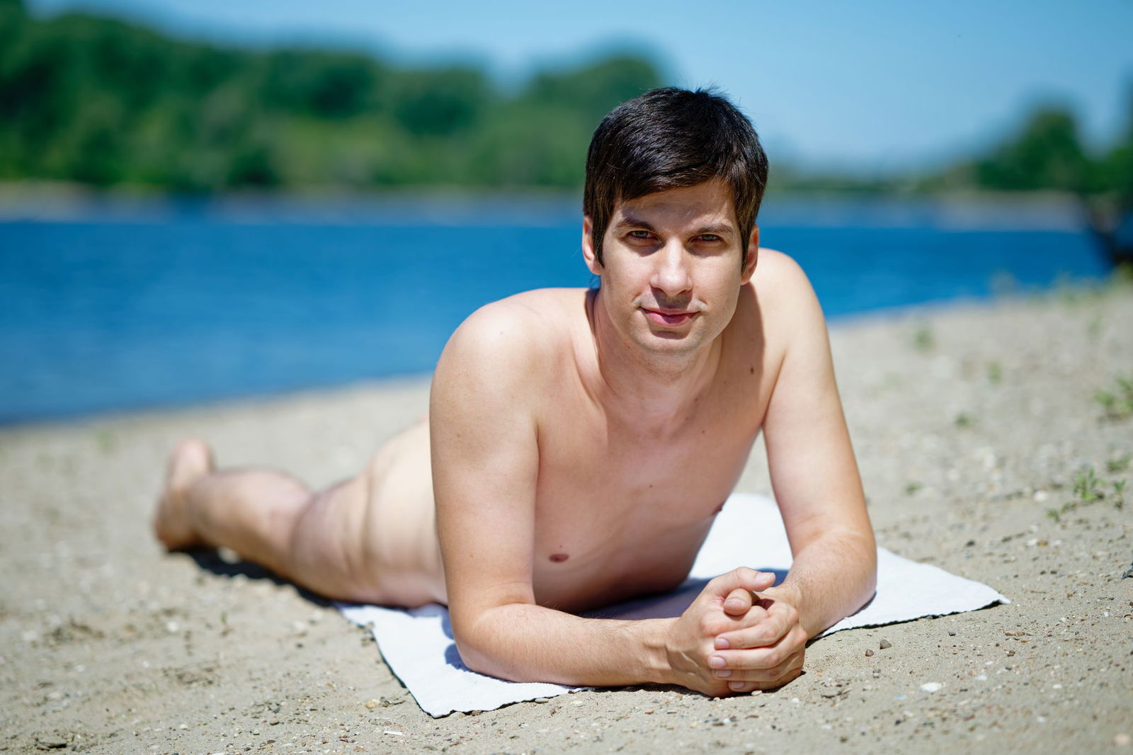 Stadtrat Julien Ferrat (Die Mannheimer) wollte das Trainingscamp am FKK-Strand auf der Friesenheimer Insel in Mannheim anbieten. 