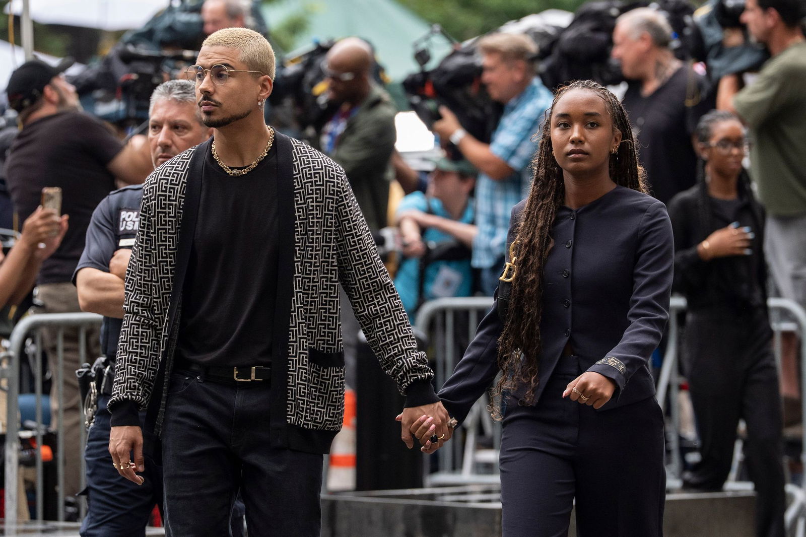 Chance Combs (rechts) und Quincy Brown (links), Tochter und Sohn von Sean "Diddy" Combs, kommen in New York am Gericht an.