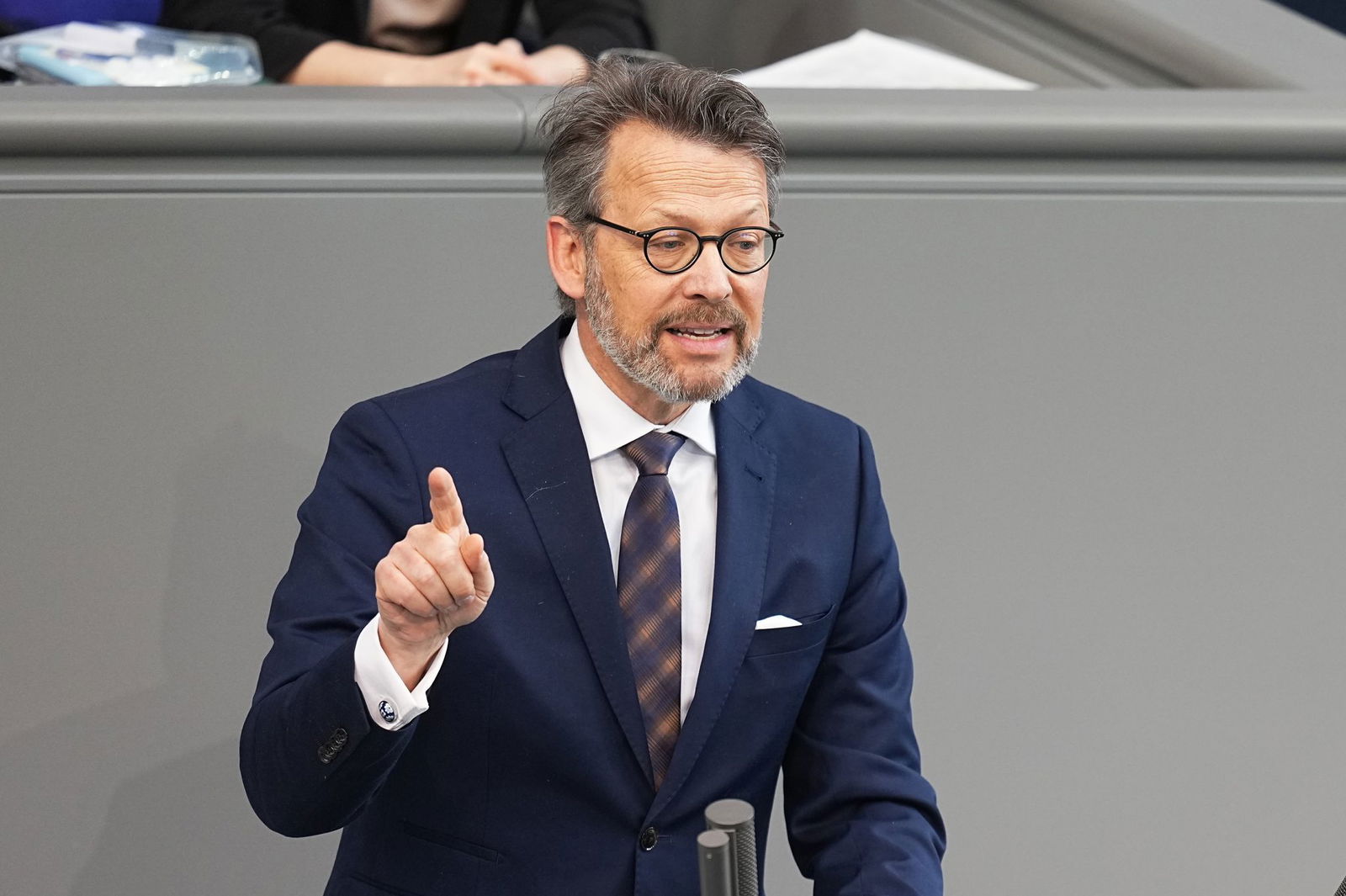 Der FDP-Haushaltsexperte Otto Fricke setzte sich angeblich gegen sechs Mitbewerber durch und wird neuer DOSB-Vorstandschef.