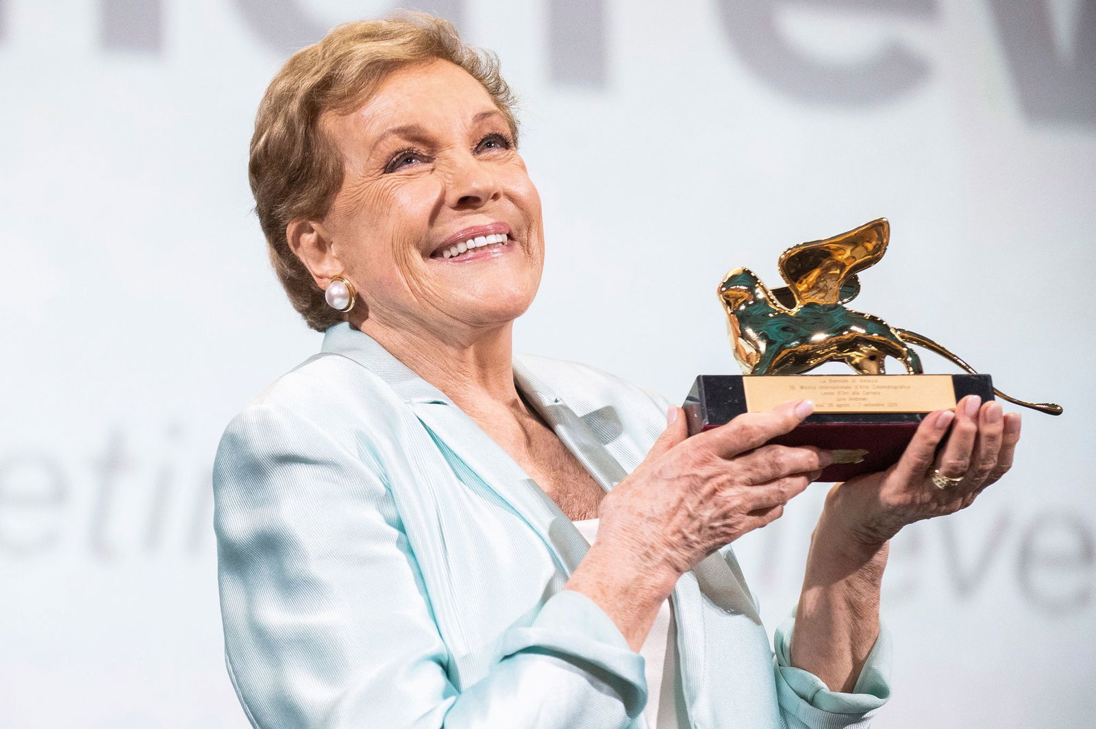 Julie Andrews - inzwischen 89 - wurde als Mary Poppins und mit dem Film-Musical «The Sound of Music» weltbekannt. 2019 erhielt sie in Venedig bei den Filmfestspielen einen Ehrenpreis.