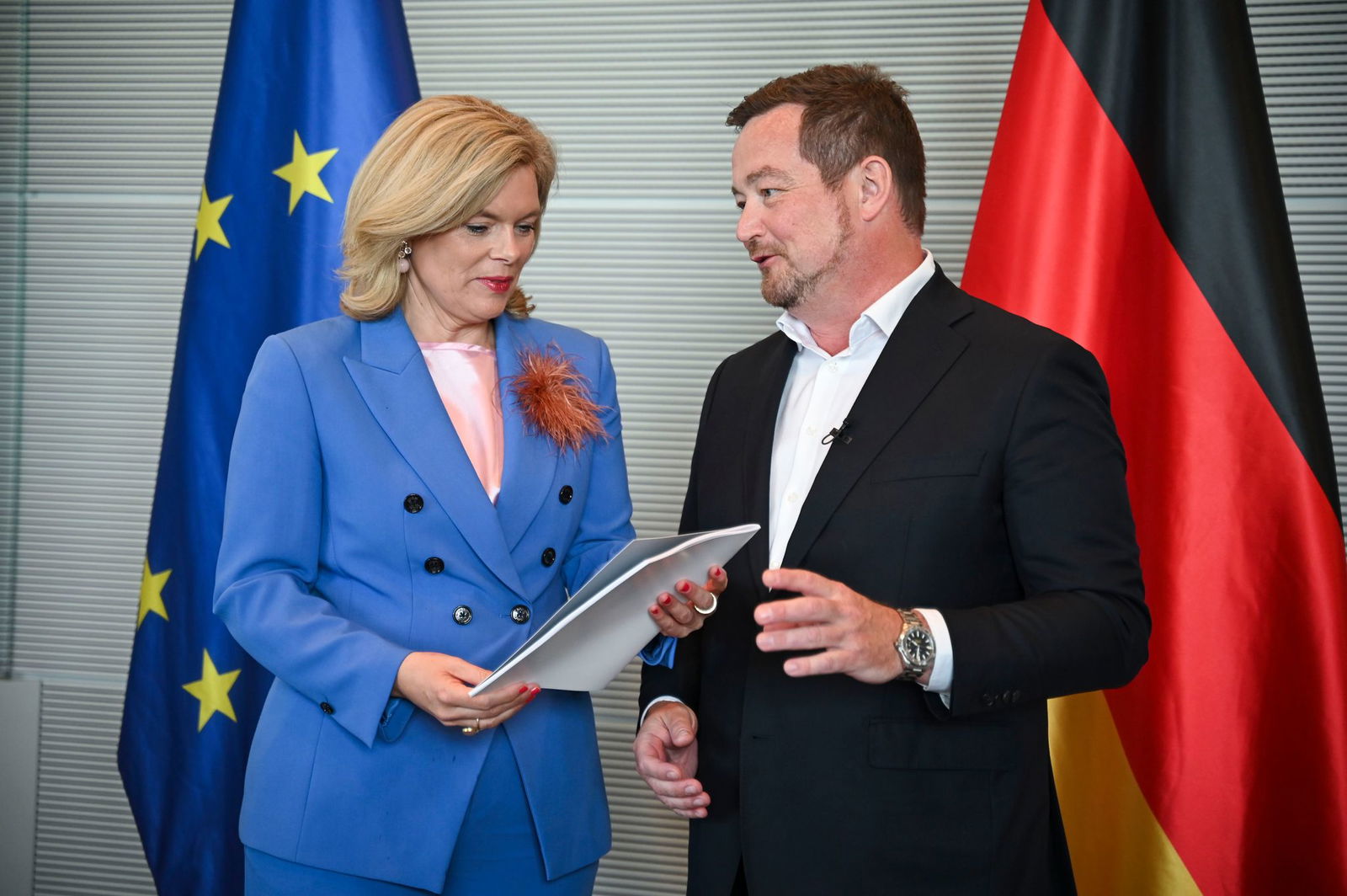 Seinen ersten Jahresbericht hat der Polizeibeauftragte des Bundes, Uli Grötsch, am Dienstag an Bundestagspräsidentin Julia Klöckner übergeben.