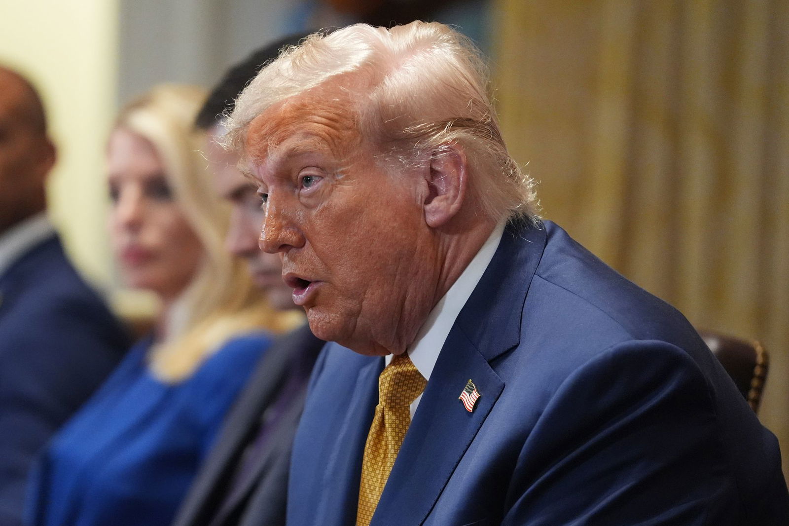 Trump kritisiert Putin. 