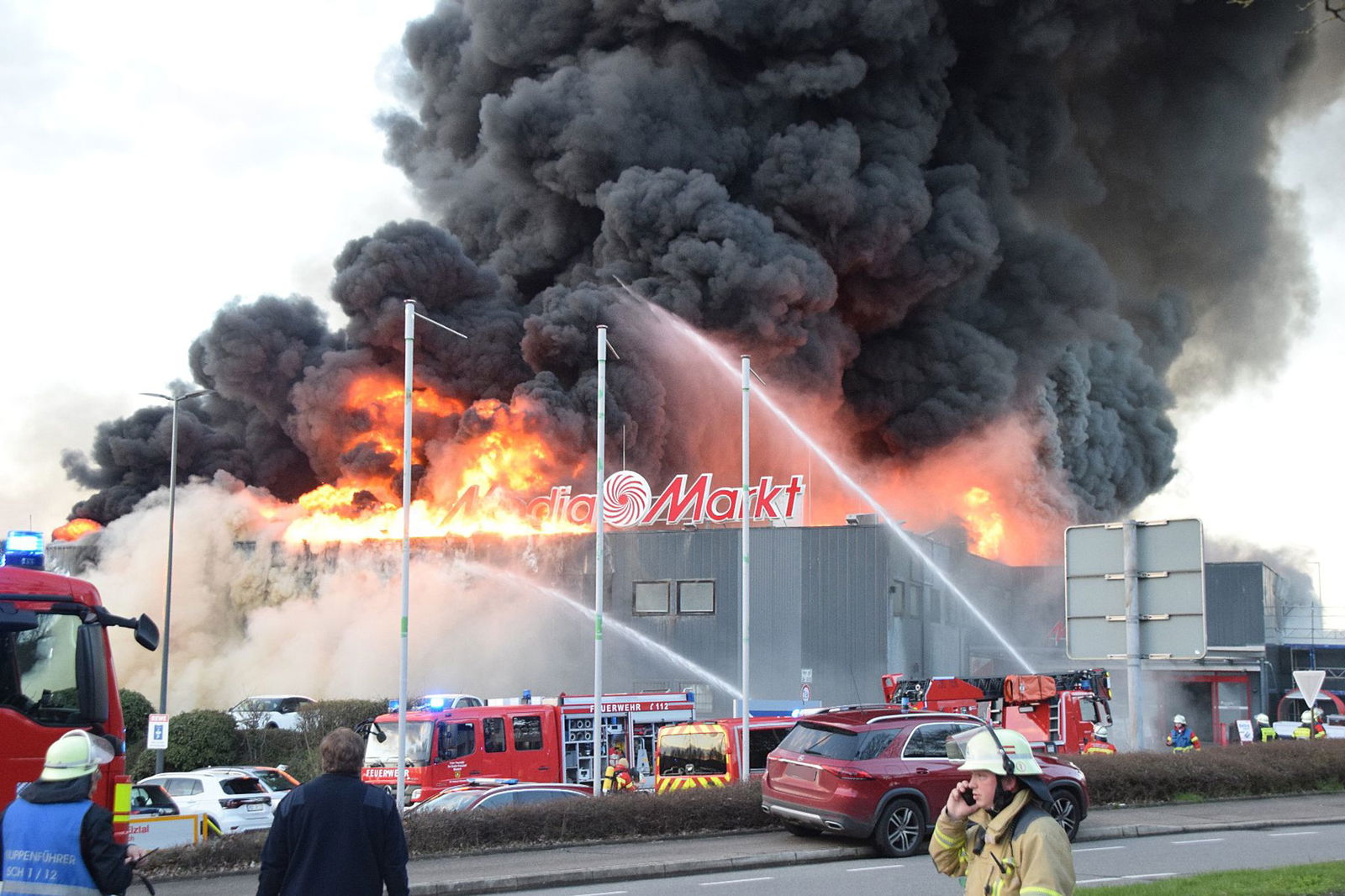 Der Brand in dem Einkaufszentrum in Mosbach hatte mehrere Gebäude betroffen. (Archivbild)