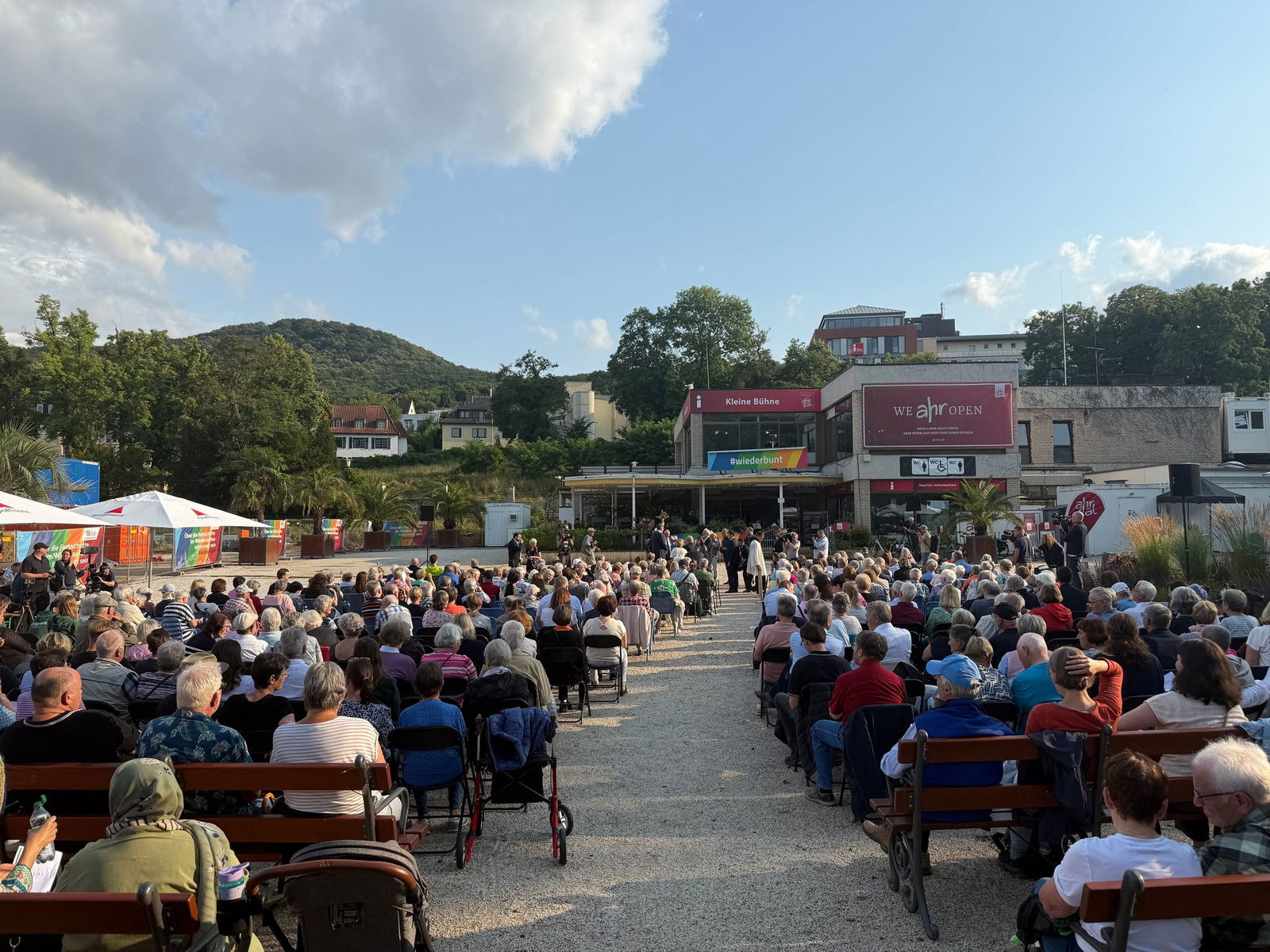 Alle Plätze waren voll beim Gedenken im Ahrtal.