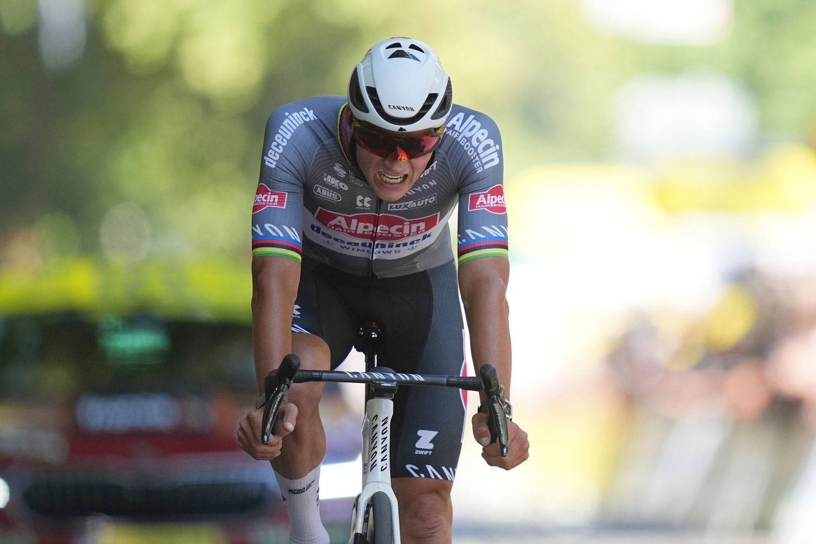 Mathieu van der Poel hat seinen zweiten Etappensieg bei der 112. Tour de France knapp verpasst. 