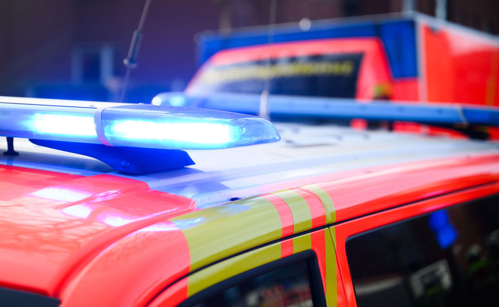 Beim Zusammenstoß zwischen einem Linienbus und einem Auto in Oldenburg in Holstein sind insgesamt fünf Menschen verletzt worden, einer davon schwer. (Symbolbild)