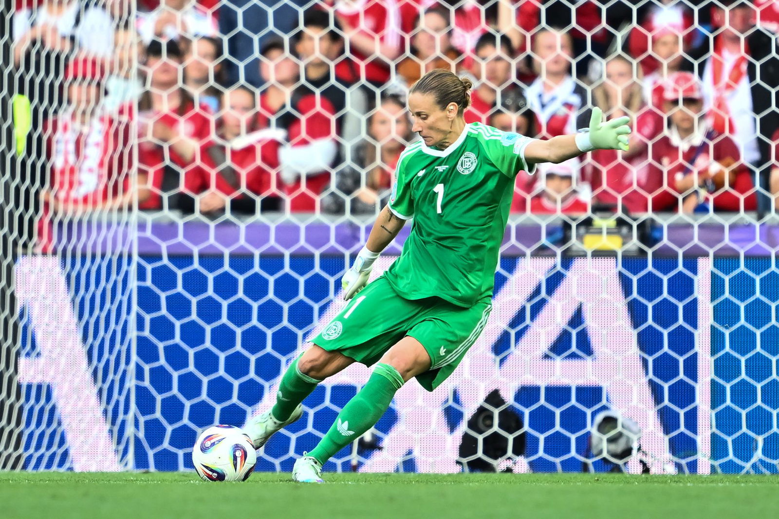 Torhüterin Ann-Katrin Berger erntete Kritik vom Bundestrainer.