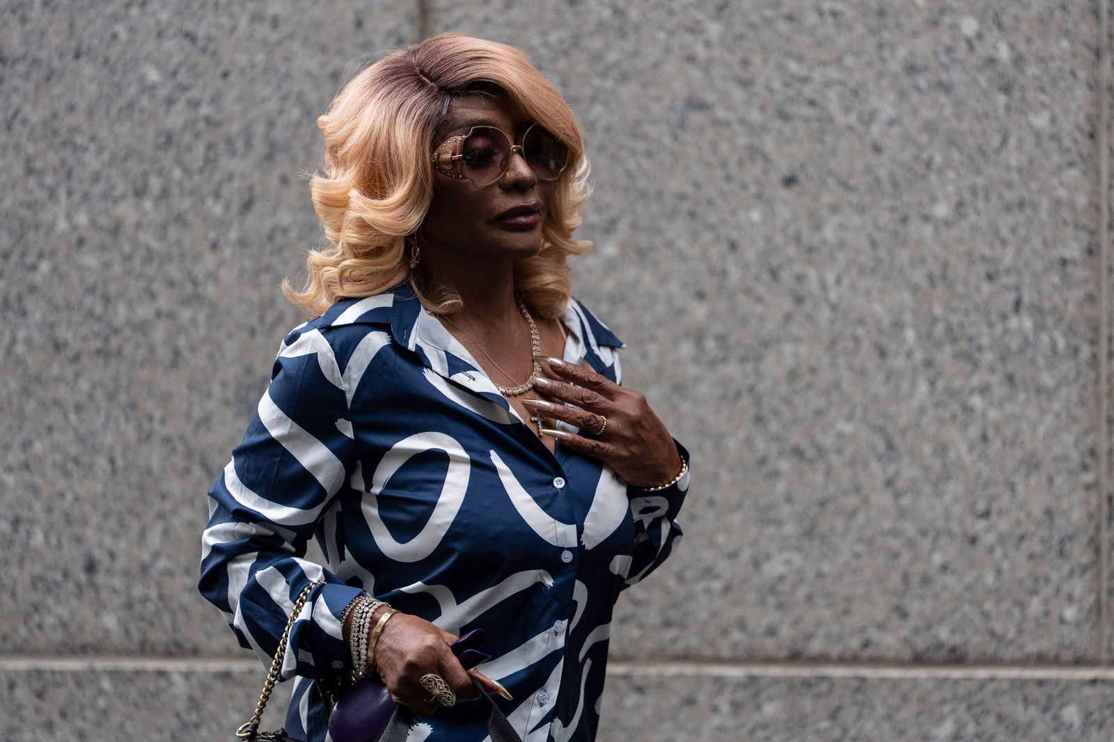 Janice Combs, Mutter von Sean "Diddy" Combs, kommt in New York am Gericht an.