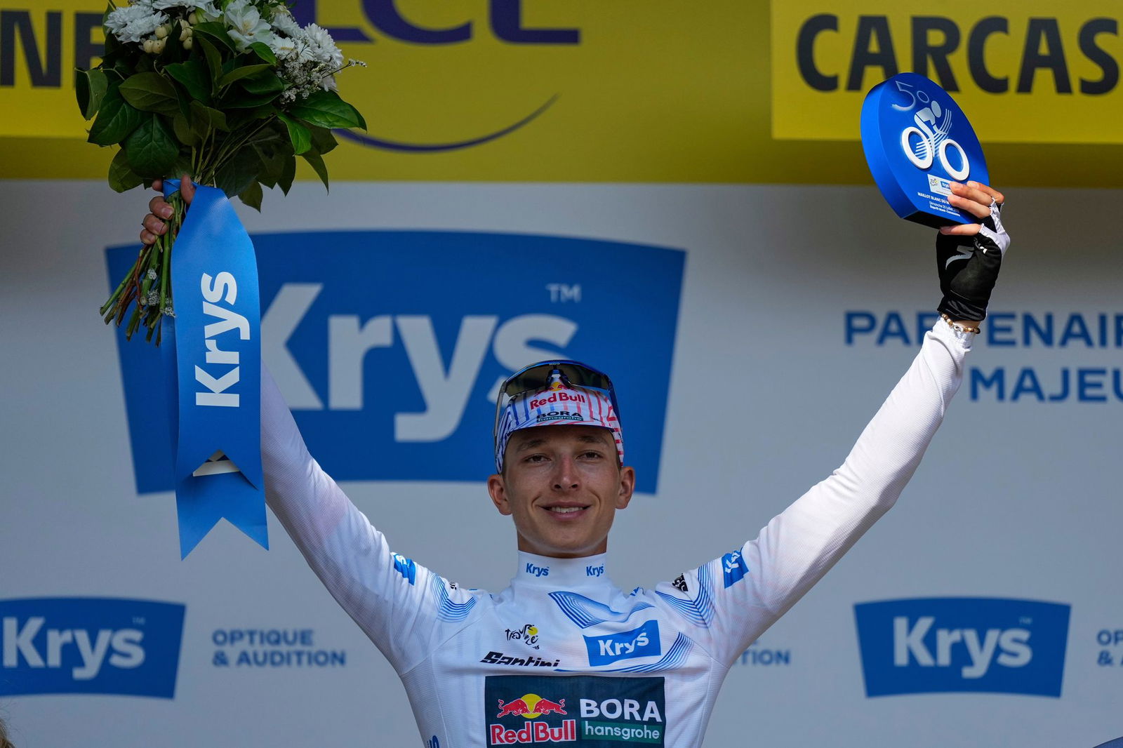 Florian Lipowitz fährt bei der Tour weiter in Weiß.