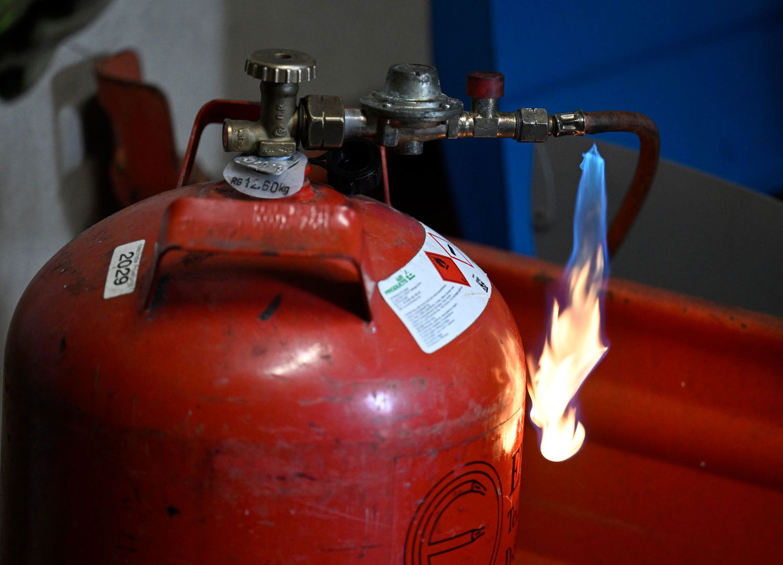Rund 500 Leute verließen wegen einer brennenden Gasflasche das Schulgelände. (Symbolbild)