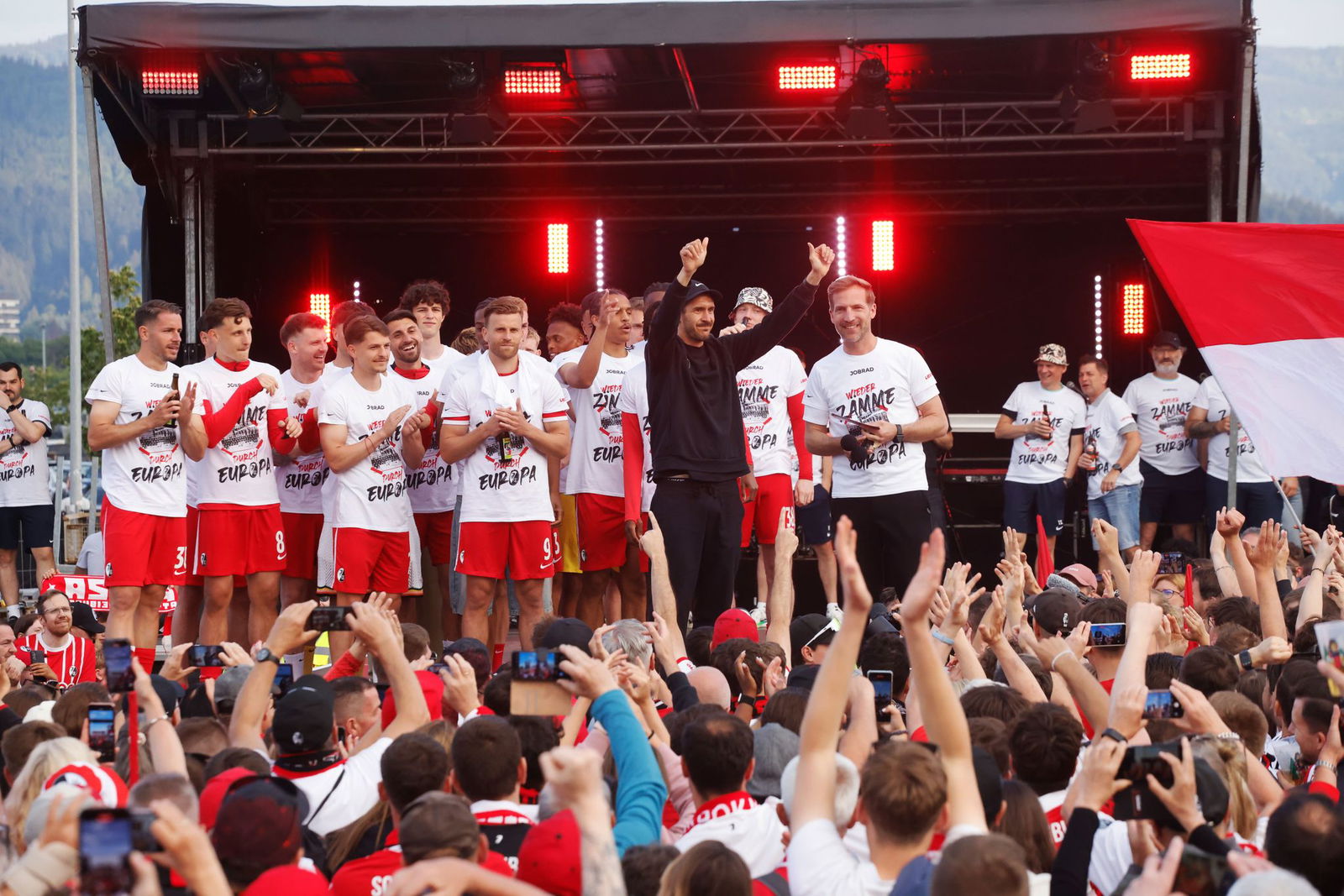 Am Ende der vergangenen Saison freuten sich Julian Schuster und der SC über Platz fünf.